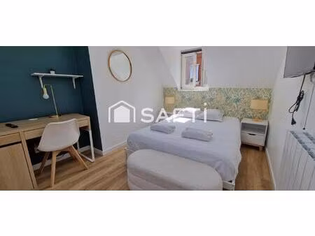 maison atypique en bonne état de 42m²  2 chambres  2 salles d'eau  2 toilettes 