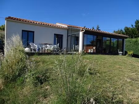 exclusivité à st etienne les orgues. 5 minutes à pied du village