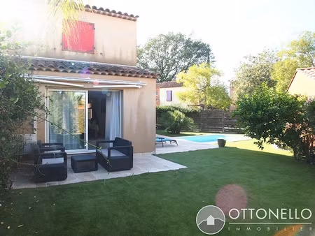 location meublée maison 3 pièces 70.15 m² à roquebrune-sur-argens (83520)  1 600 €