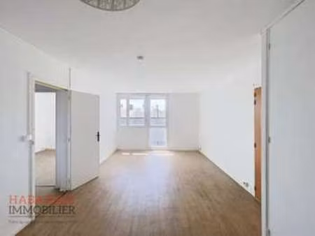 location appartement 3 pièces meublé à landivisiau (29400) : à louer 3 pièces meublé / 59m