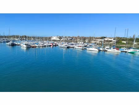le cap d'agde : île des pêcheurs: t2 situé en 1ère ligne 2 pièces/ascenseur
