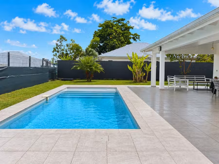 à louer villa moderne f5 avec piscine petit-bourg qua