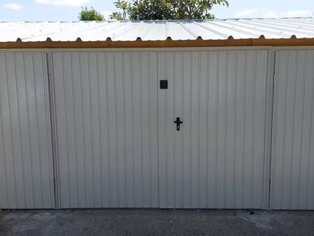 box pour parking ou stockage en rdc  12 5m2 / 33 m3  accessible en voiture ou camionnette