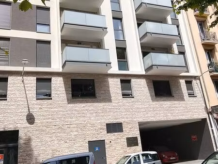 location parking a cote carrefour tnl nice