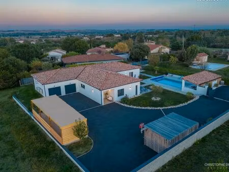 grande maison 200m2 5chambres avec piscine