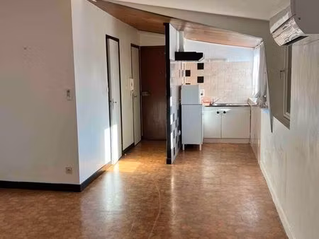 castelginest   9 km de toulouse centre  particulier loue appartement t2 de 35 m2 avec clim