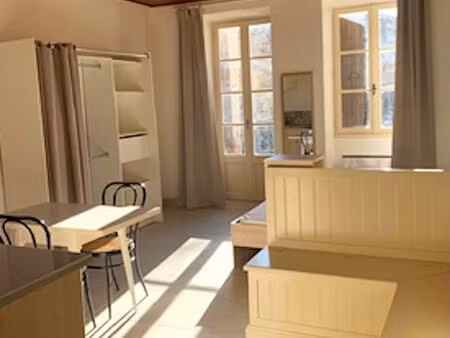 studio meuble centre privas + terrasse
