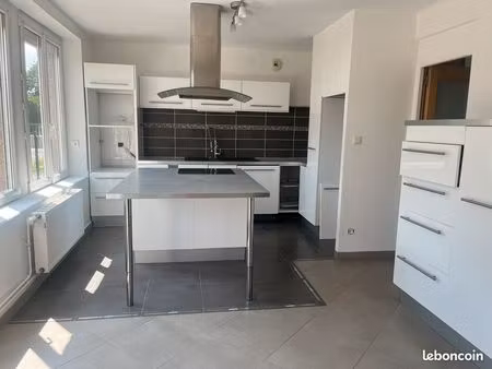 maison à louer entre guingamp et lannion (117m²)