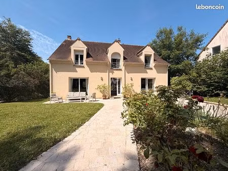 maison 7 pièces 228 m²