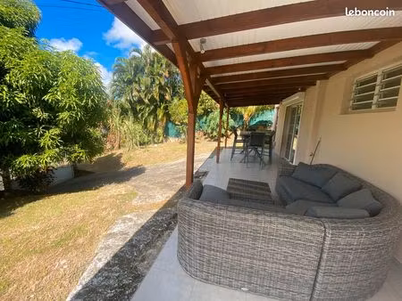 ravissant bas de villa t3 meublé ttc