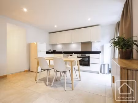 superbe appartement de 2 chambres à montriond  totalement rénové avec balcon  jardin...