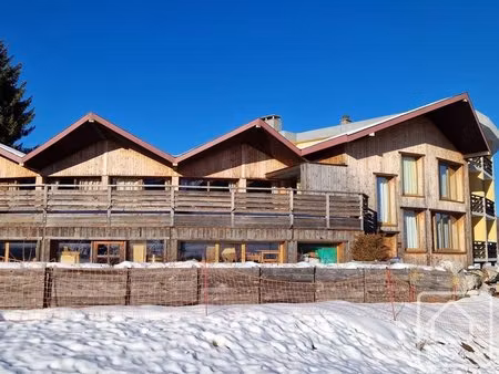 ancien hôtel d’exception au cœur d’une station de ski – 900 m² d’opportunité