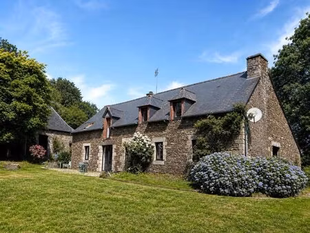maison de 7 pièces de 235 m² à loudéac