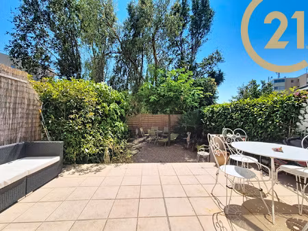 frejus plage magnifique appartement 2 pièces en rez-de-jardi