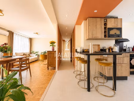 magnifique appartement rénové en dernier étage avec ascenseur
