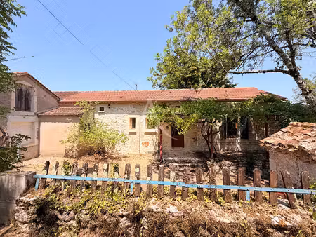 maison en pierre sur cave  grand terrain  et une maison en location