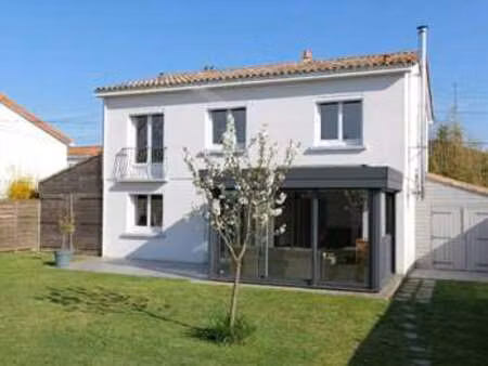 vente maison à la roche-sur-yon le bourg sous la roche (85000) : à vendre / 155m² la roche