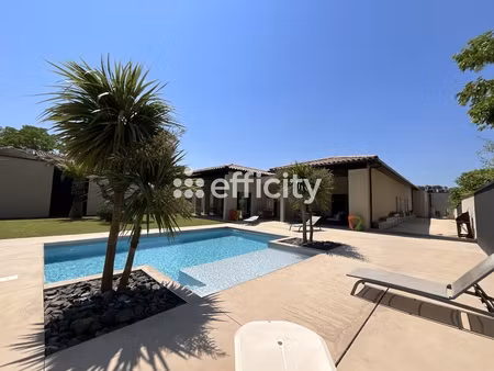 maison 9 pièces - 219 m²