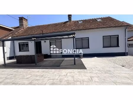 a vendre maison 4 pièces  3 chambres et 2 garages à la suze sur sarthe