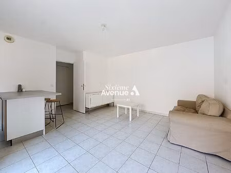 à vendre grasse 2 pièces 41 m² - dernier étage - balcon - parking en sous-sol - résidence.