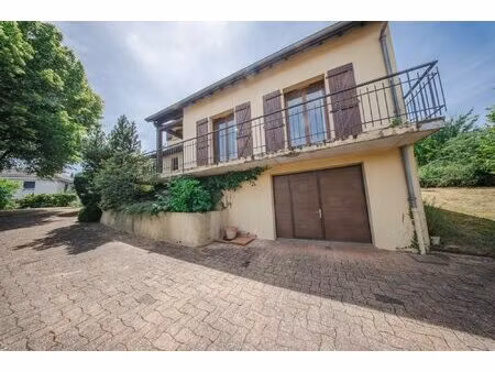 maison familiale avec jardin arboré et atelier