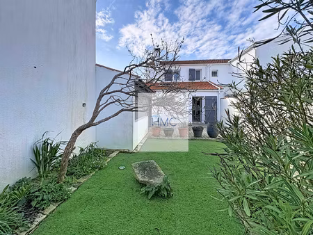 dans le centre du bourg et a 300m de la plage - maison en tr
