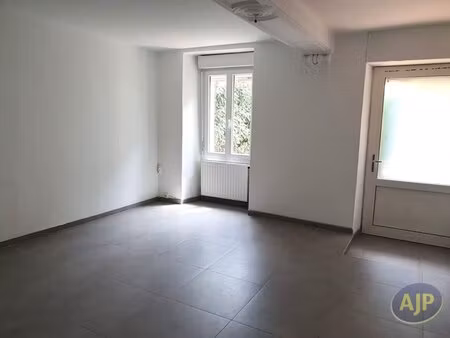 à louer local commercial 44 m² – 915 € |carquefou