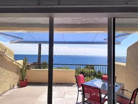 superbe maison vue mer — située à agay dans un lotissement privé avec gardien