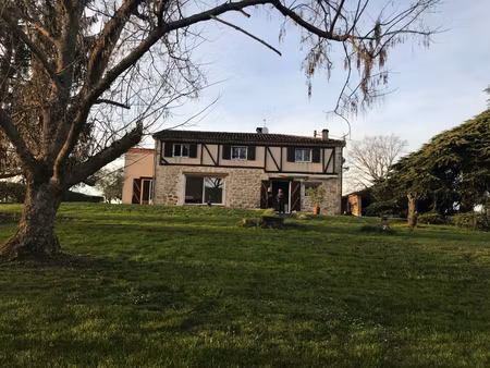 location maison 6 pièces 216m²