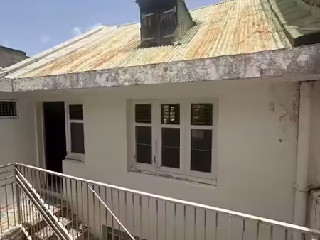 vente maison 5 pièces 243.68 m² à basse terre (97100)  177 000 €