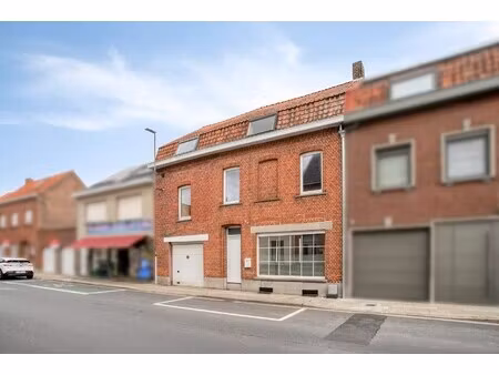 ruime woning met dubbele garage en tuin in het centrum van ledegem  4 slaapkamers