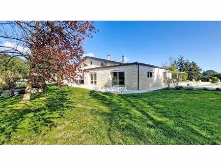 propriété 5 hectares - villa et dépendances : 331 m2 habitables - piscine - oliveraie -...