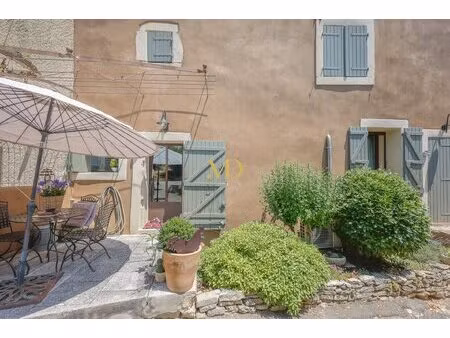 goult  élégante maison de hameau avec terrasse panoramique et studio indépendant