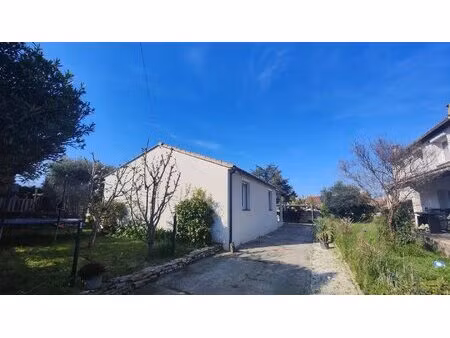 maison plain pied   cœur de village avec jardin