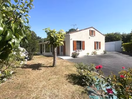 maison 5 pièce(s) 109 m2 avec garage et dépendances