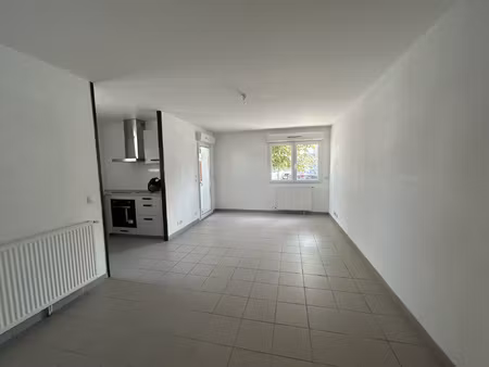 à louer t2 rdc avec terrasse et parking tarnos (40220)