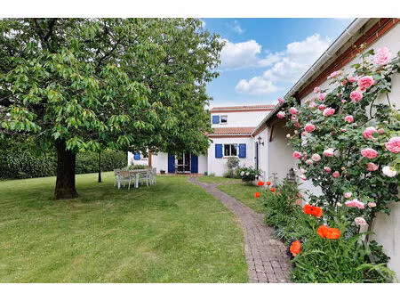 vente maison 6 pièces  142.00m²  montaigu