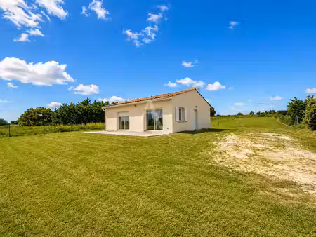 vente maison saint-bonnet-sur-gironde 17150 - - surface privée