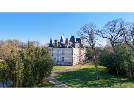 prestigieux château en vente bécon-les-granits  france