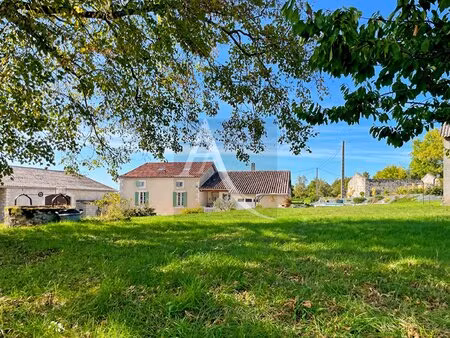 authentique propriété en pierre avec piscine  dépendances et vignoble