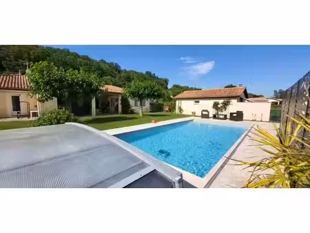 maison contemporaine de 188 m² – plain-pied – 5 chambres – piscine – terrain de 2 192 m²