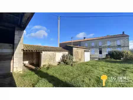 ensemble de 2 maisons charentaises en pierres de taille et moellons proche de l'estuaire