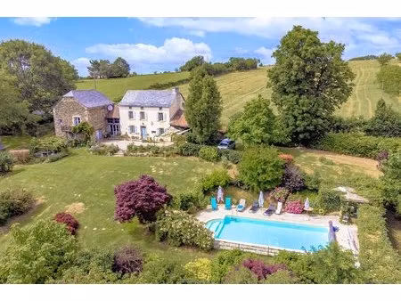 maison de campagne de charme  177 m²  jardin paysagé de 4400 m2 et piscine