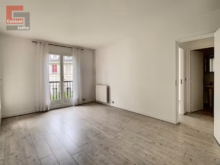 f2 avec loggia  cave et parking en residence