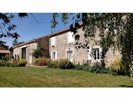 magnifique longère en pierre  maison d’amis  piscine  vaste grange  vue imprenable  près..