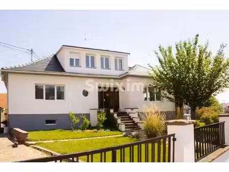 maison familiale rénovée – 5 chambres  sous-sol aménagé piscine