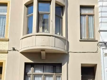 maison de maître élégante et pleine de caractère (5 ch).