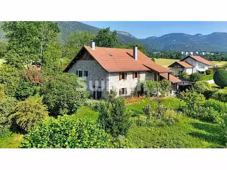 maison de luxe à vendre à échenevex