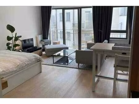 studio meublé calme et moderne (schuman) avec balcon