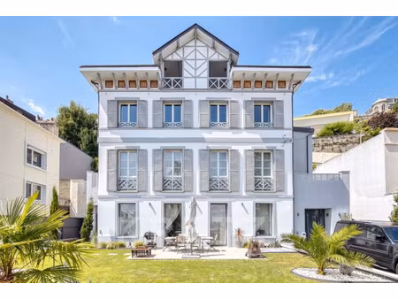 maison de luxe à vendre dans le quartier côte ouest-ormeaux